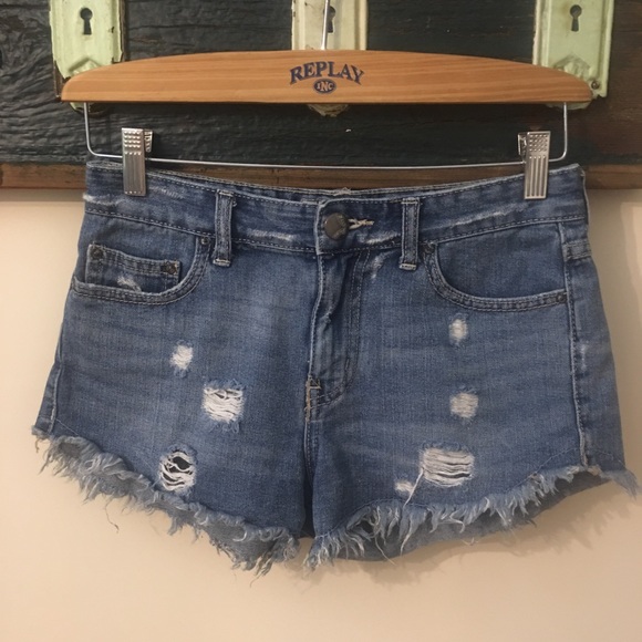 Free People Dolphin Hem Distressed Jean Shorts Size 25 - Picture 4 of 12